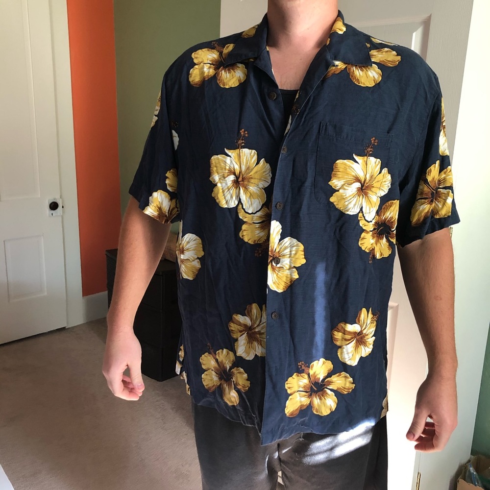 100% Silk Hawaiian Button Up XL